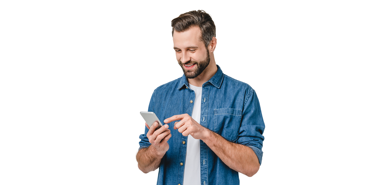 Mann mit Vollbart und blauem Hemd tippt auf Smartphone